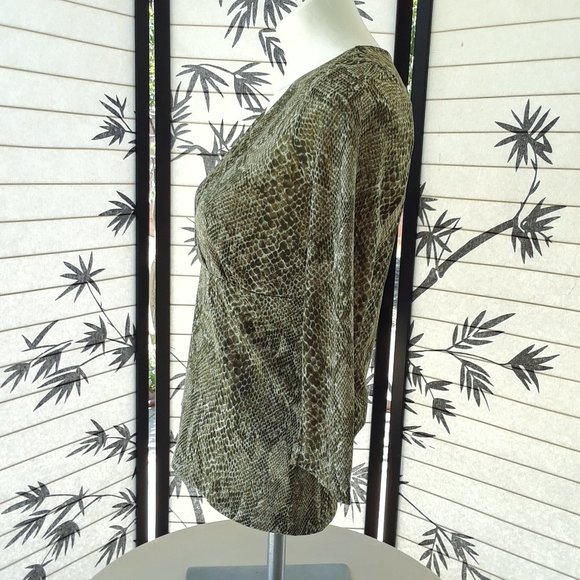 Liz Claiborne Army Green Snake Print Surplice Top - Picture 5 of 12